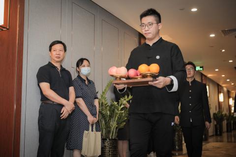 罗湖区委统战部副部长、工商联党组书记叶志伟一行到旺财28调研