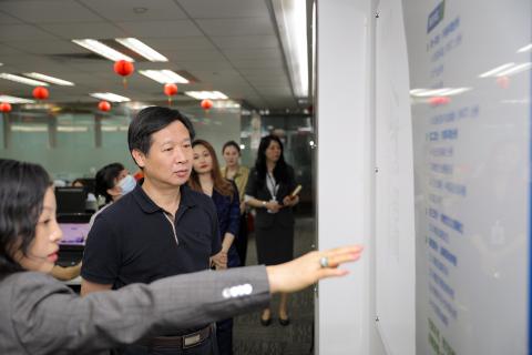 罗湖区委统战部副部长、工商联党组书记叶志伟一行到旺财28调研